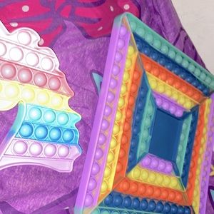 Two set 1 jumbo sized poppet and one small sized poppet